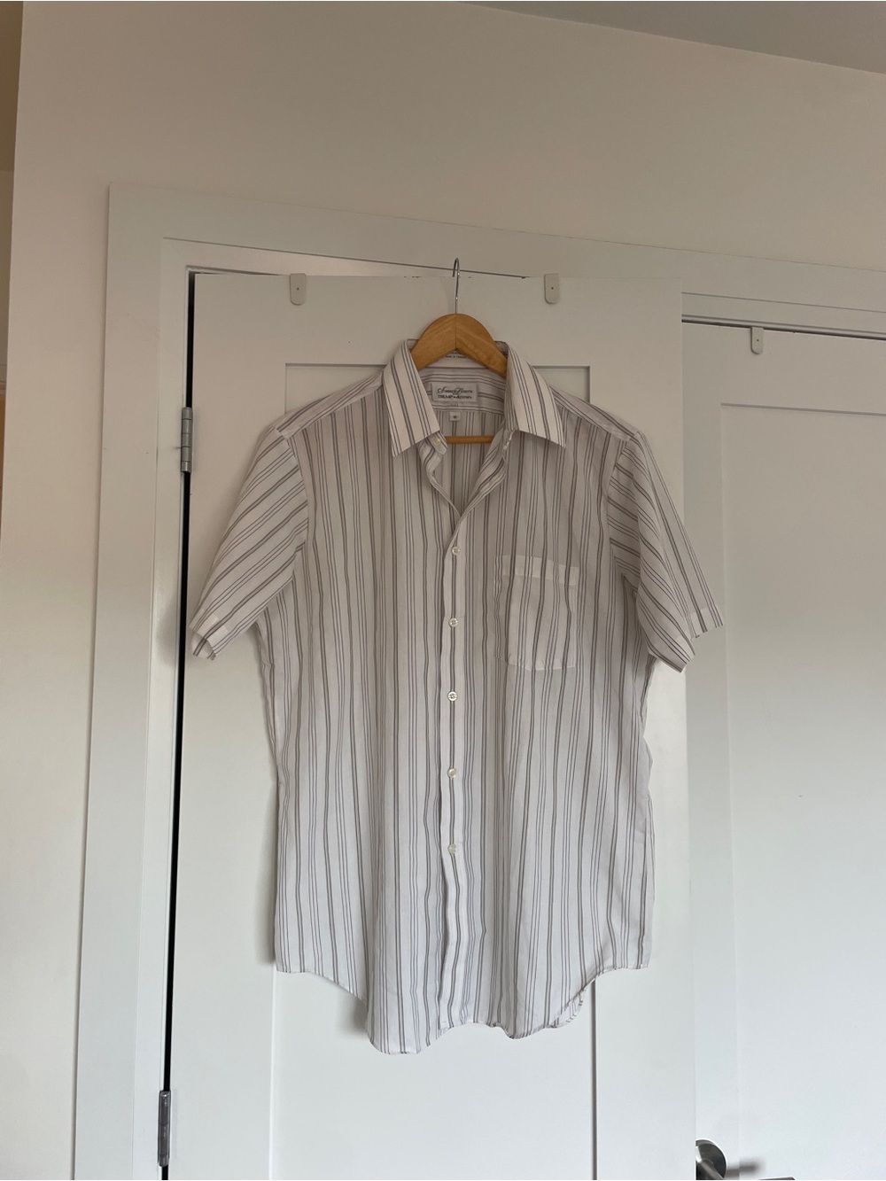 Men's Vintage Short-Sleeve Stripe Button-Up Shirt - White & Gray